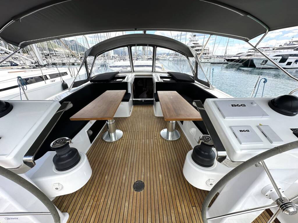 Sailing yacht Hanse 548 Adele