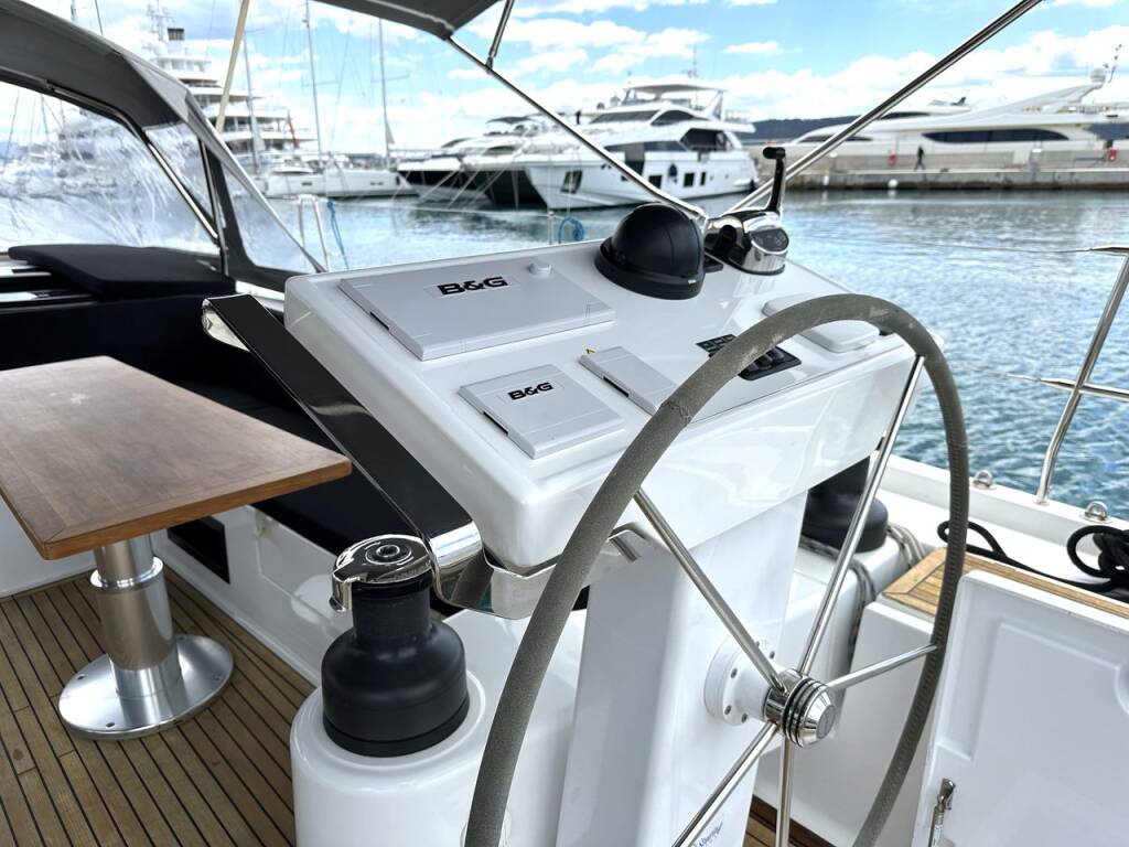 Sailing yacht Hanse 548 Adele