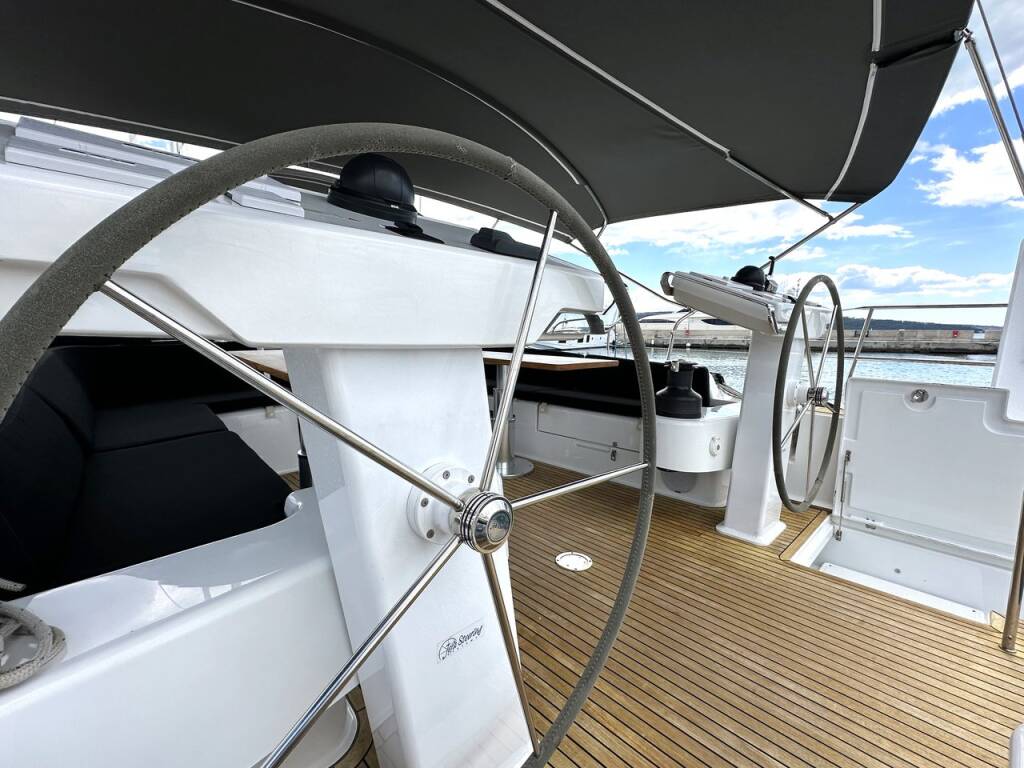 Sailing yacht Hanse 548 Adele