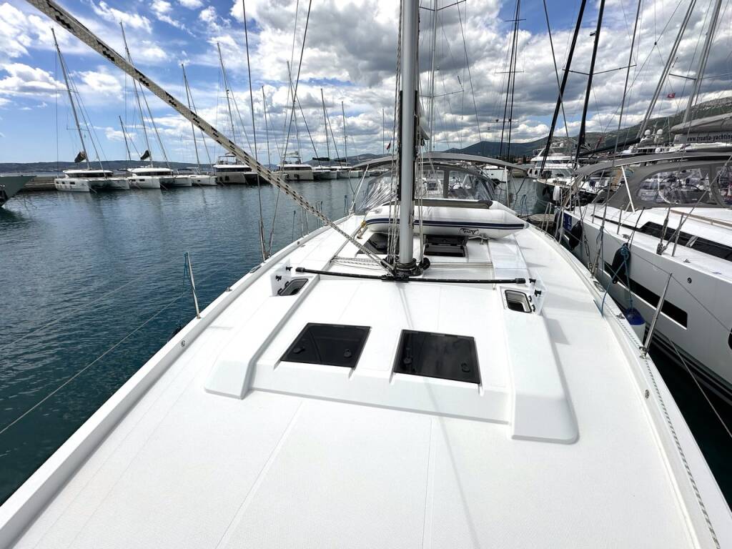 Sailing yacht Hanse 548 Adele