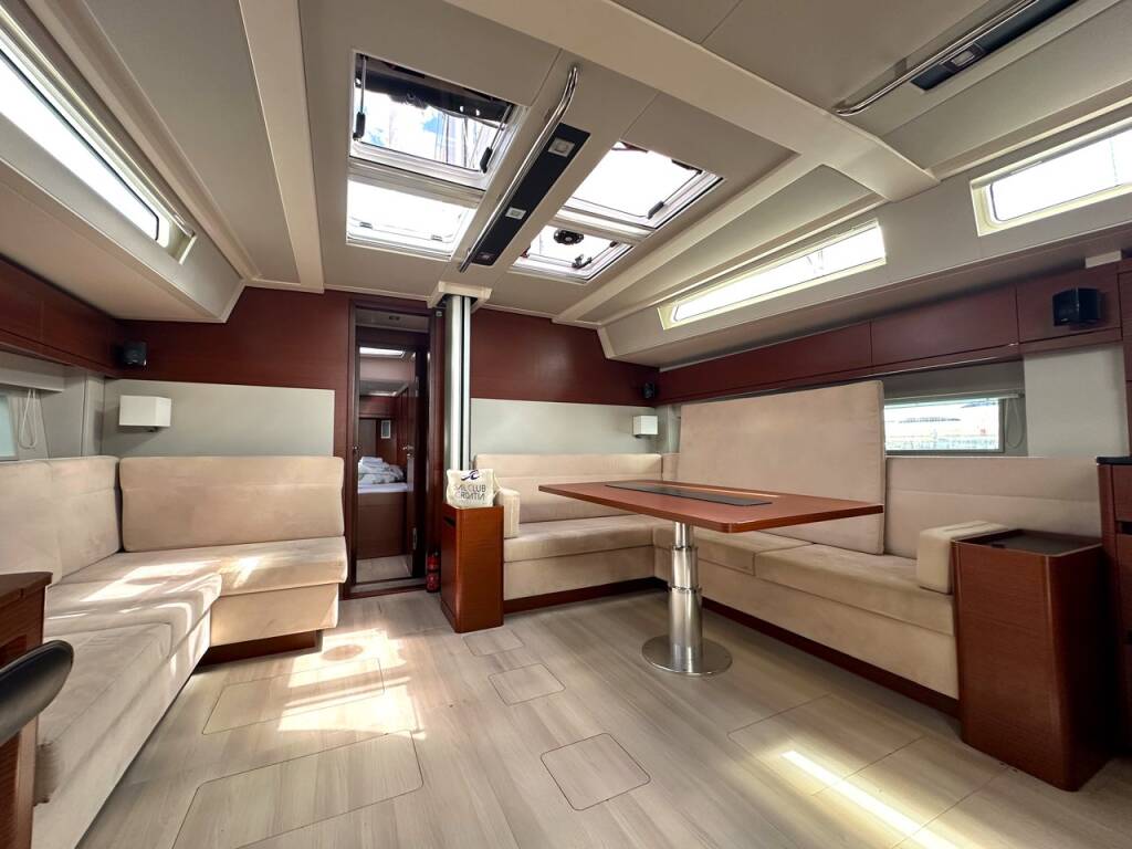 Sailing yacht Hanse 548 Adele