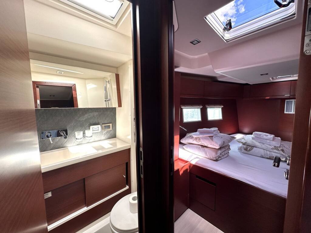 Sailing yacht Hanse 548 Adele