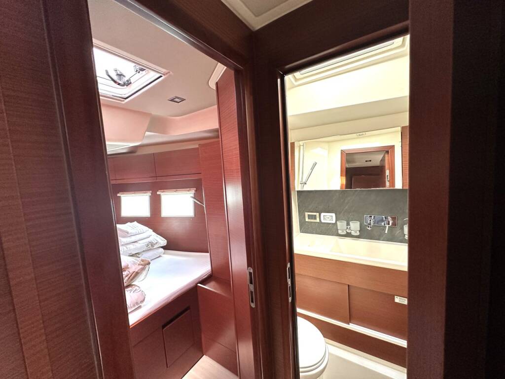 Sailing yacht Hanse 548 Adele