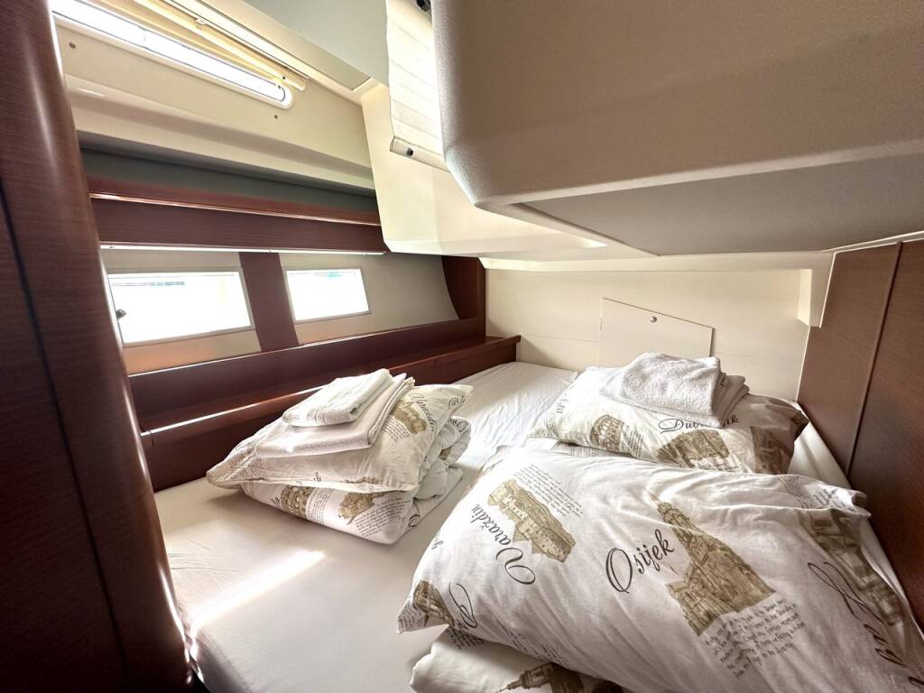Sailing yacht Hanse 548 Adele