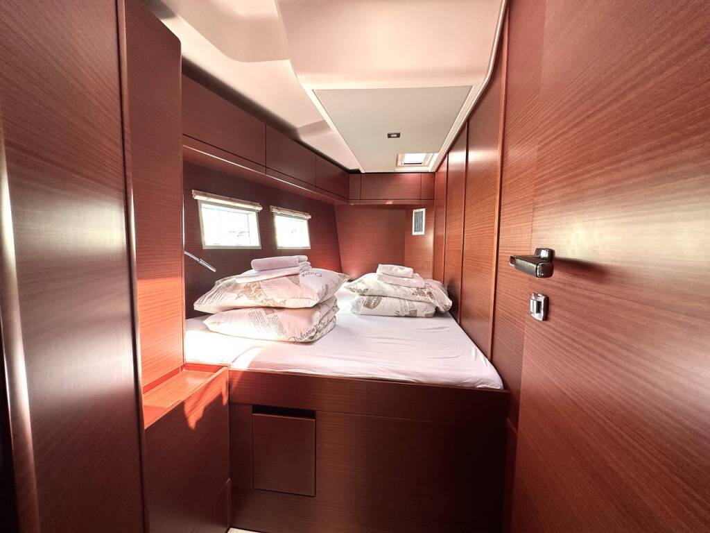 Sailing yacht Hanse 548 Adele