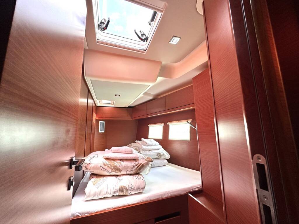 Sailing yacht Hanse 548 Adele