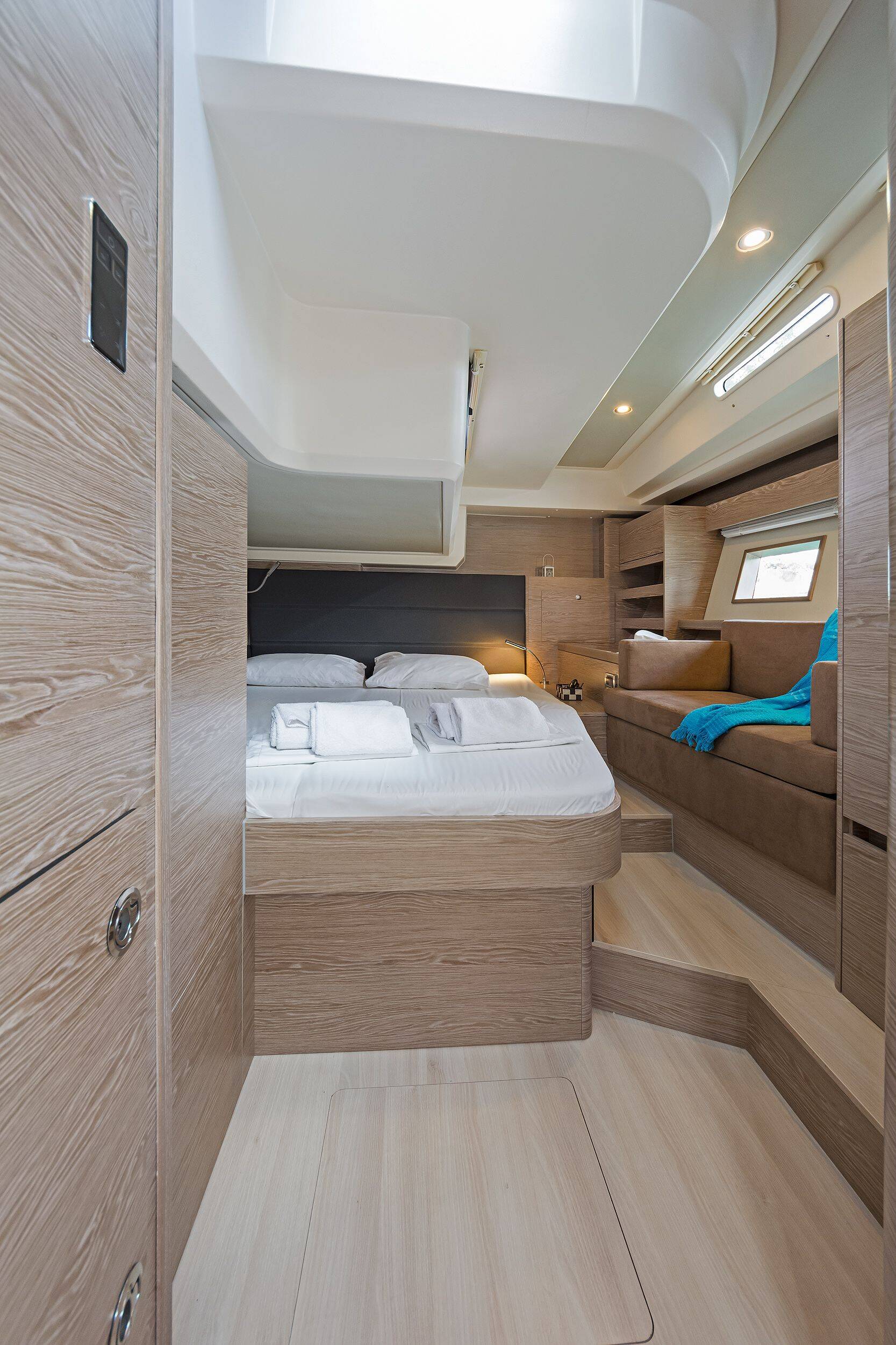 Sailing yacht Hanse 548 Joy