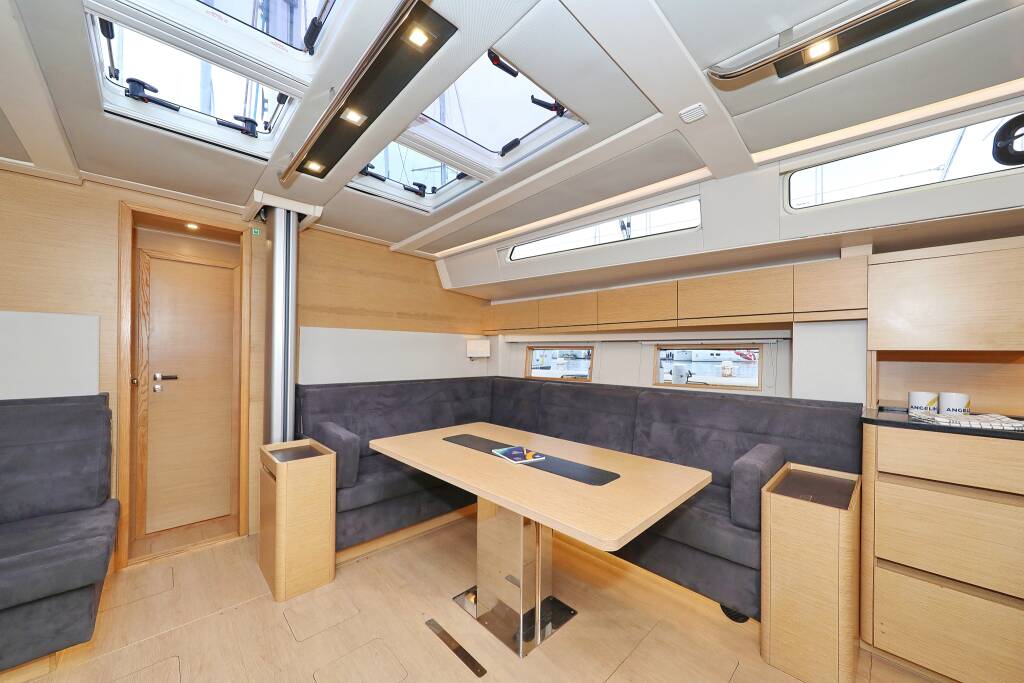 Sailing yacht Hanse 548 Air King