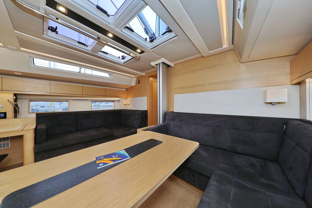 Sailing yacht Hanse 548 Air King