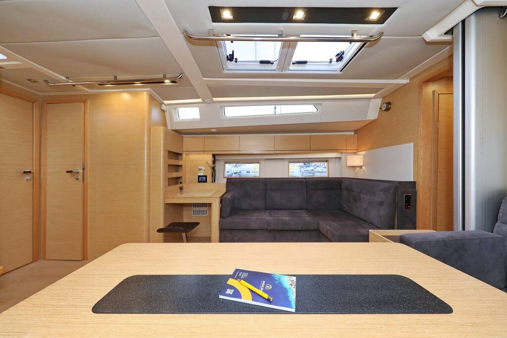 Sailing yacht Hanse 548 Air King