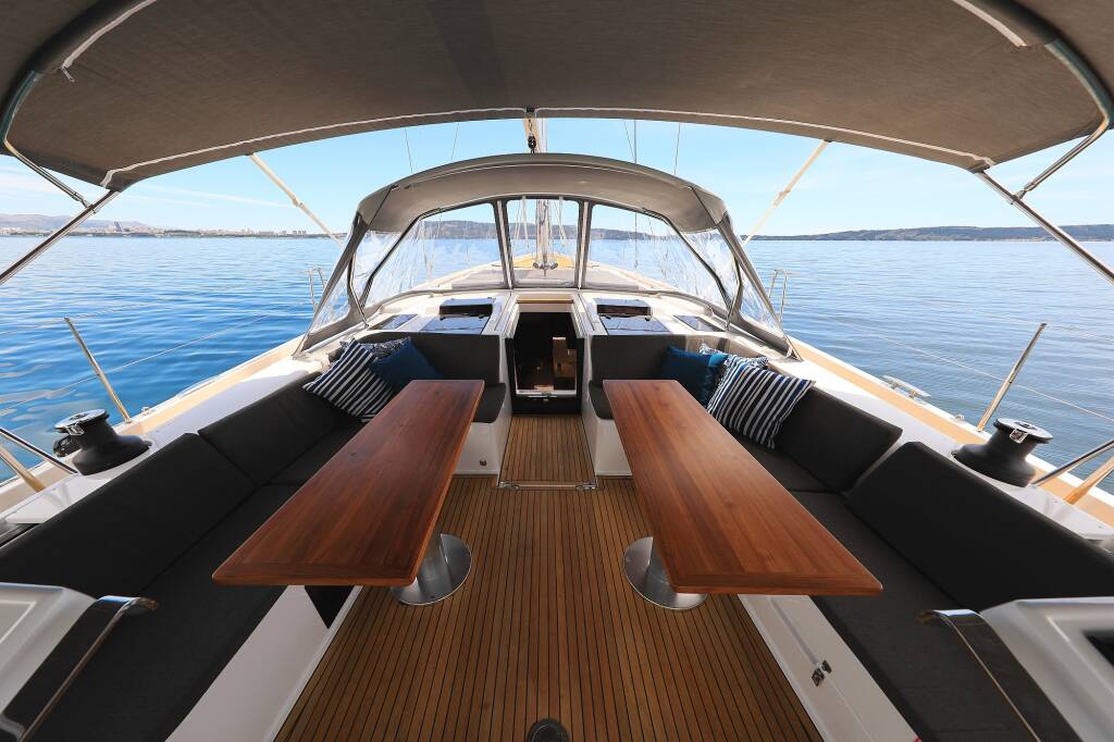 Sailing yacht Hanse 588 Mivasa