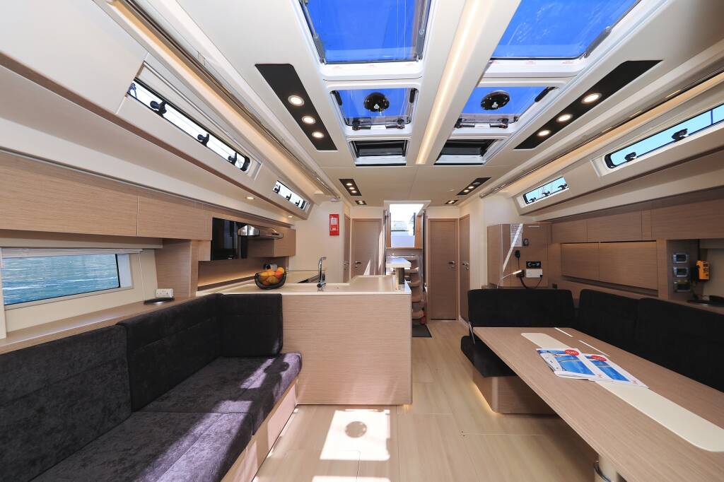 Sailing yacht Hanse 588 Mivasa
