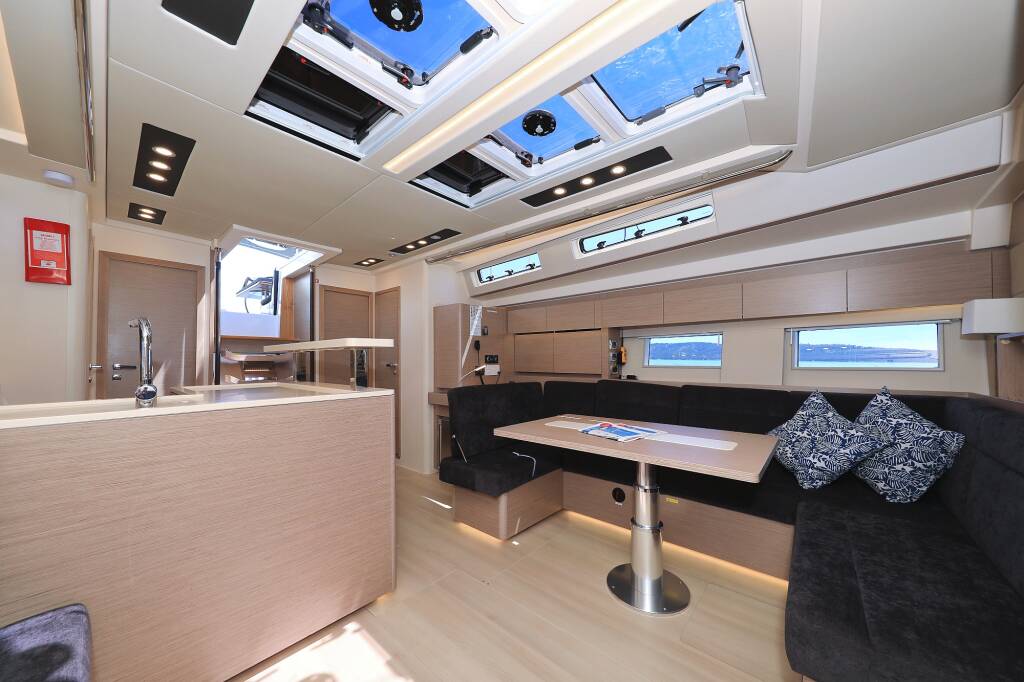Sailing yacht Hanse 588 Mivasa