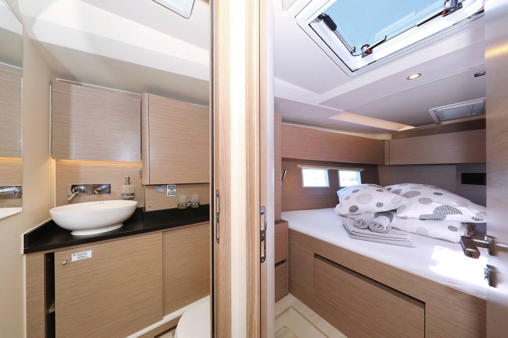 Sailing yacht Hanse 588 Mivasa