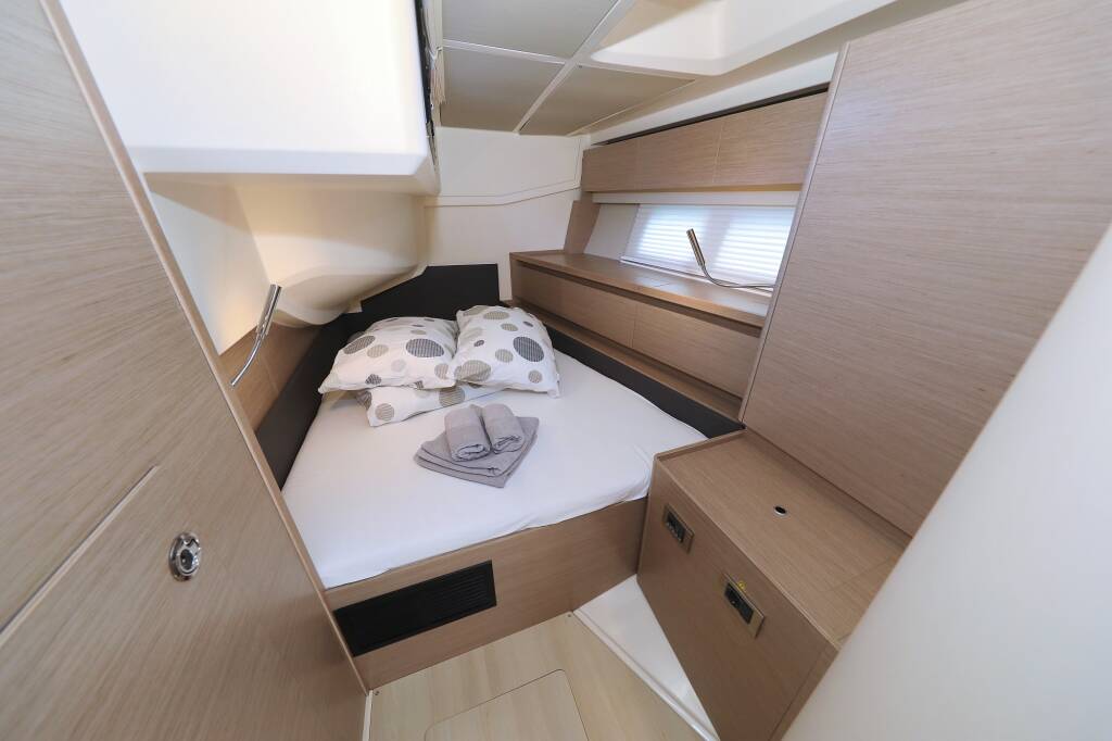 Sailing yacht Hanse 588 Mivasa
