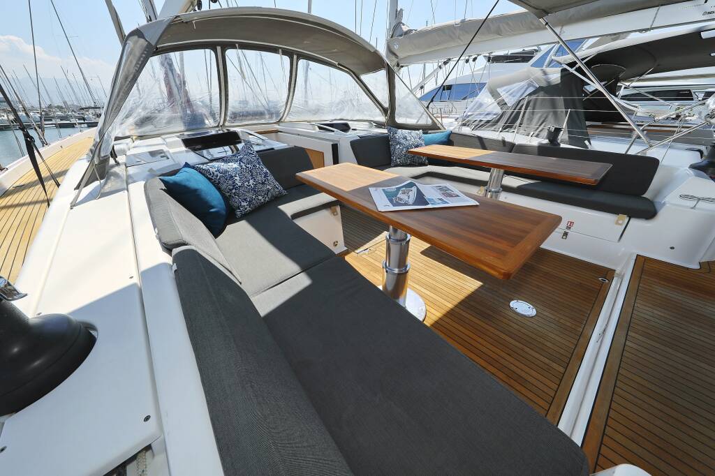 Sailing yacht Hanse 588 Superstar