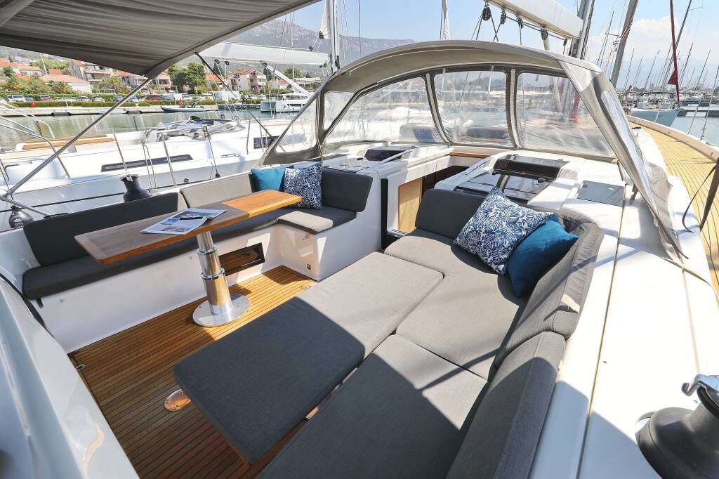 Sailing yacht Hanse 588 Superstar