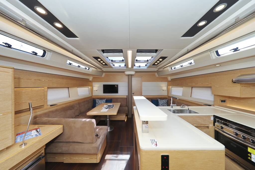Sailing yacht Hanse 588 Superstar