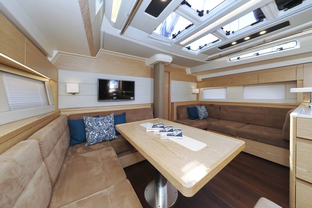 Sailing yacht Hanse 588 Superstar