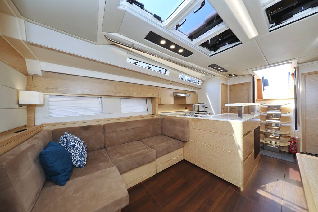 Sailing yacht Hanse 588 Superstar