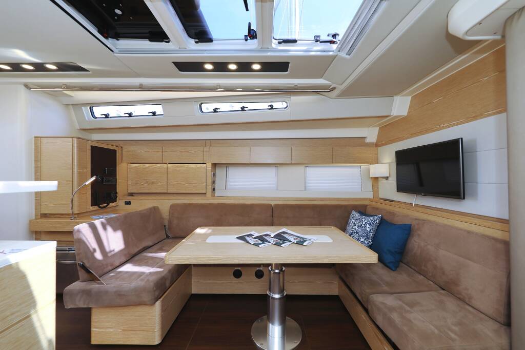 Sailing yacht Hanse 588 Superstar