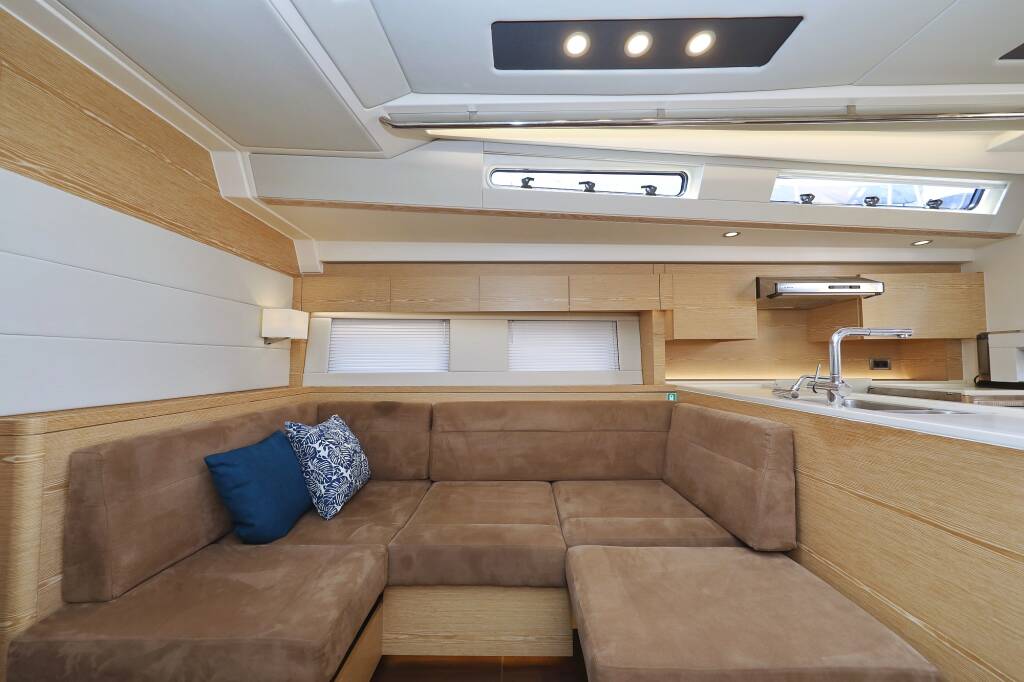 Sailing yacht Hanse 588 Superstar