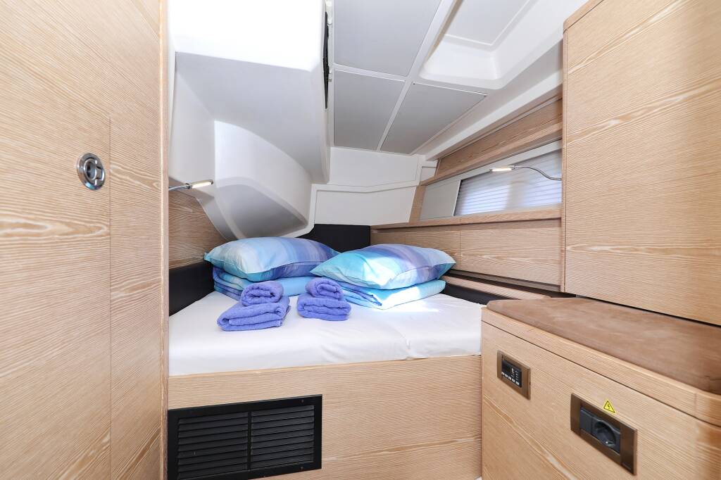 Sailing yacht Hanse 588 Superstar