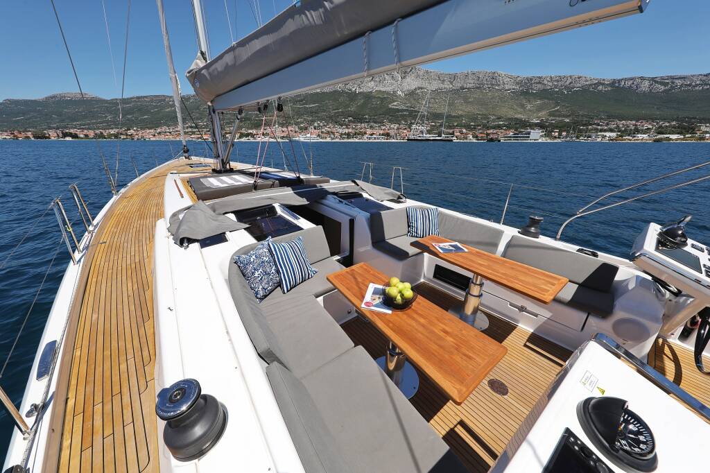 Sailing yacht Hanse 588 Hot Stuff