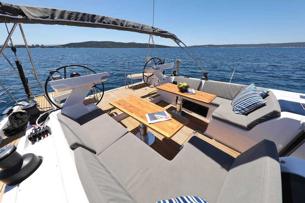 Sailing yacht Hanse 588 Hot Stuff