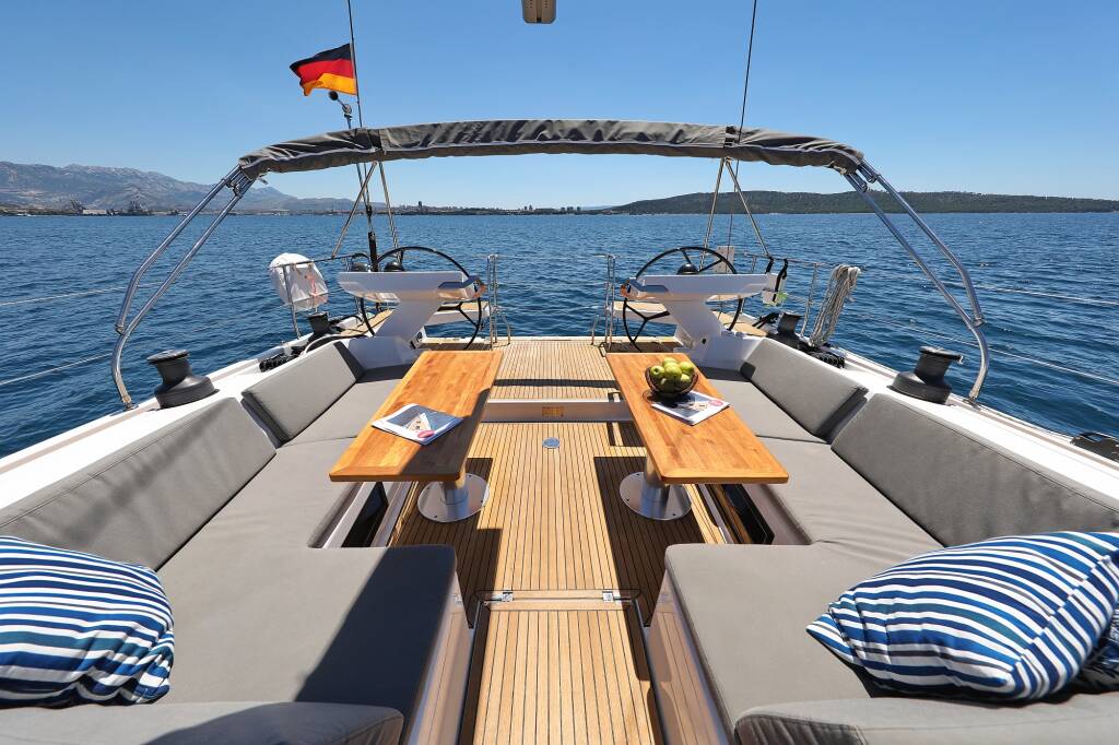 Sailing yacht Hanse 588 Hot Stuff