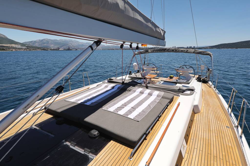 Sailing yacht Hanse 588 Hot Stuff