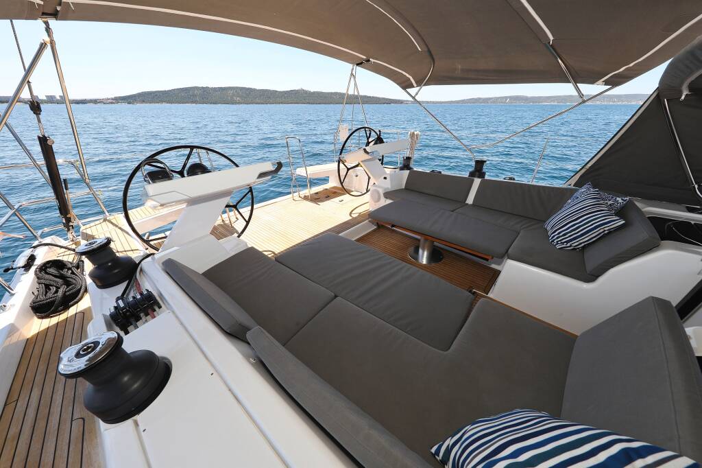 Sailing yacht Hanse 588 Hot Stuff