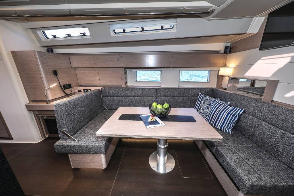 Sailing yacht Hanse 588 Hot Stuff