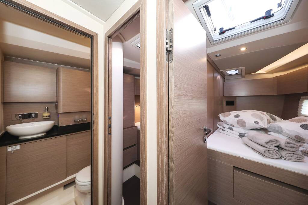 Sailing yacht Hanse 588 Hot Stuff