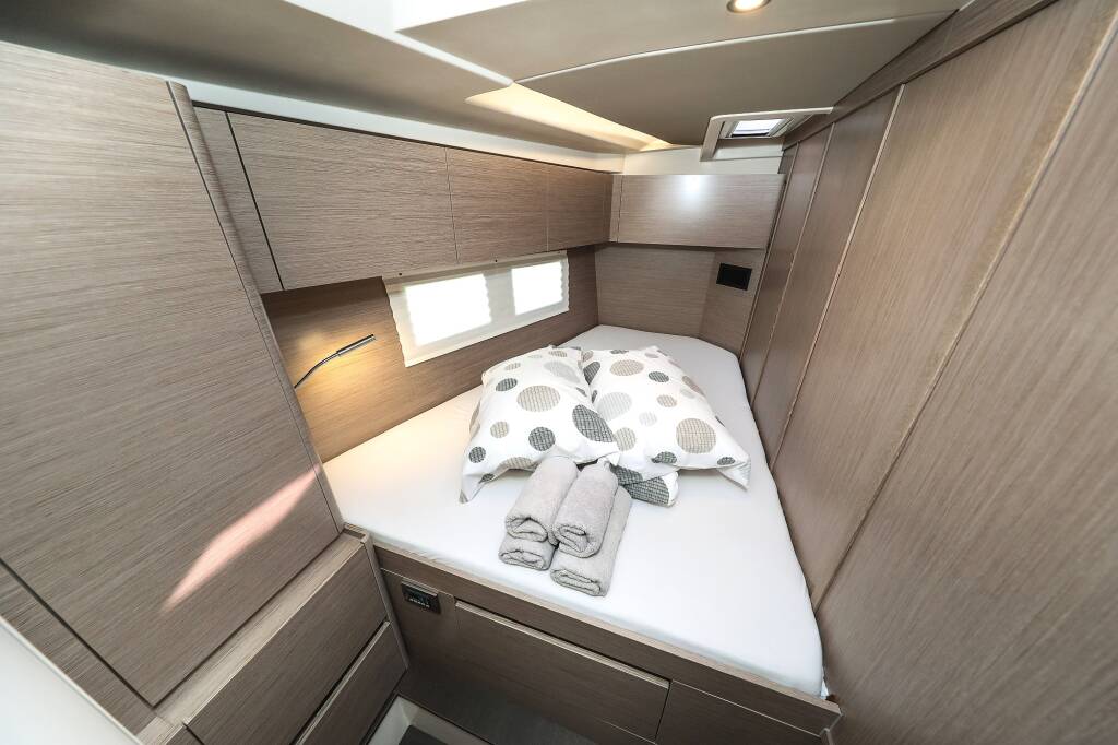 Sailing yacht Hanse 588 Hot Stuff