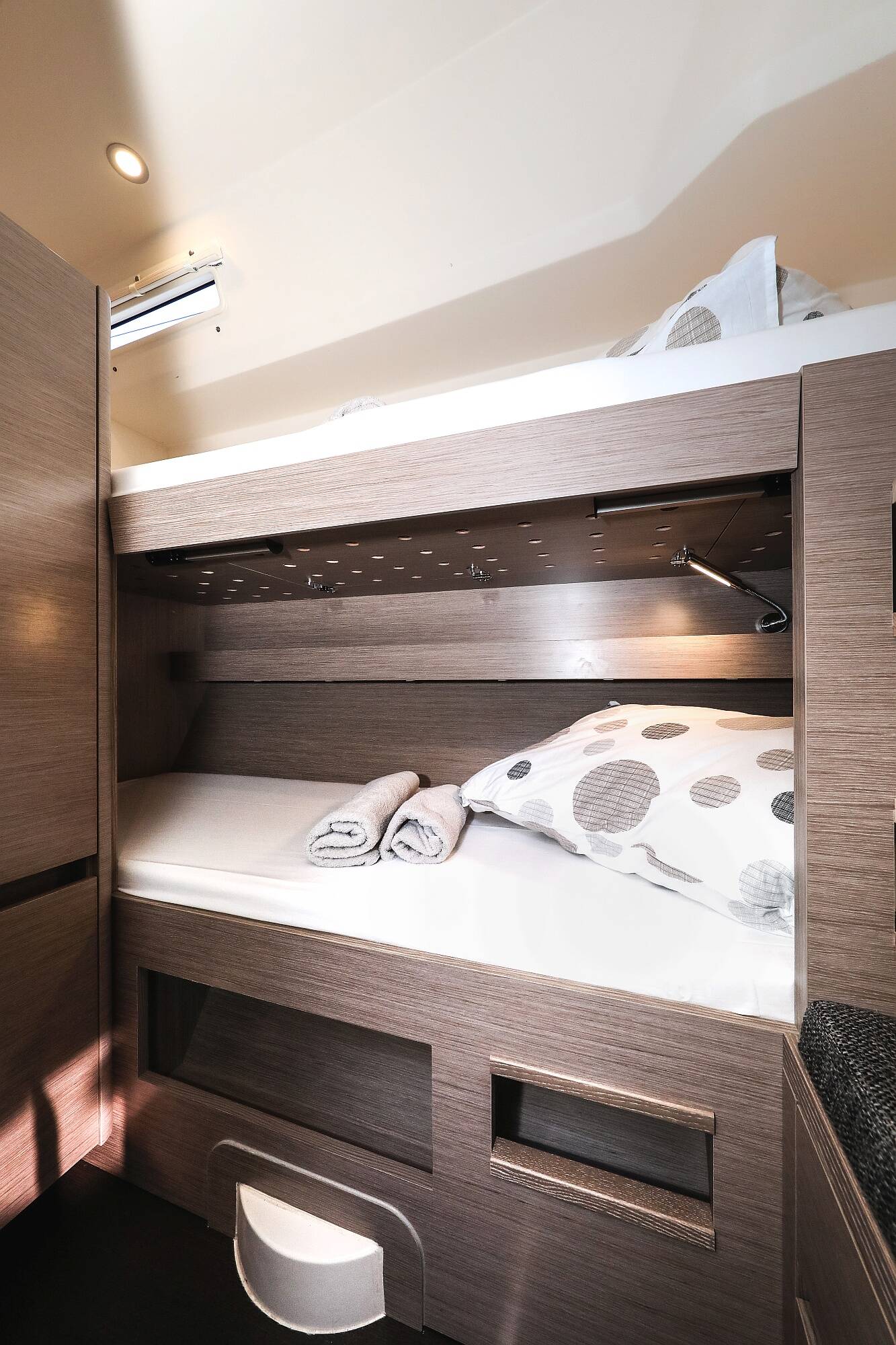 Sailing yacht Hanse 588 Hot Stuff
