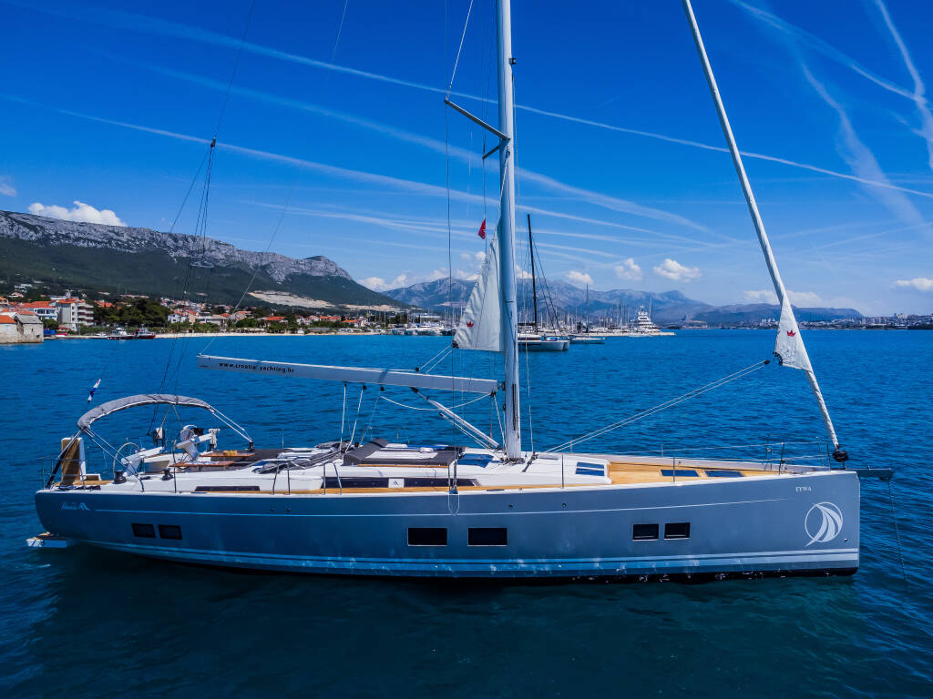 Sailing yacht Hanse 588 Eywa