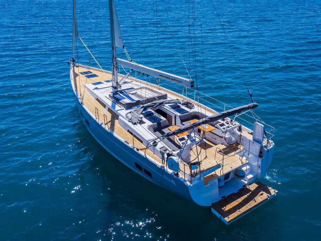 Sailing yacht Hanse 588 Eywa