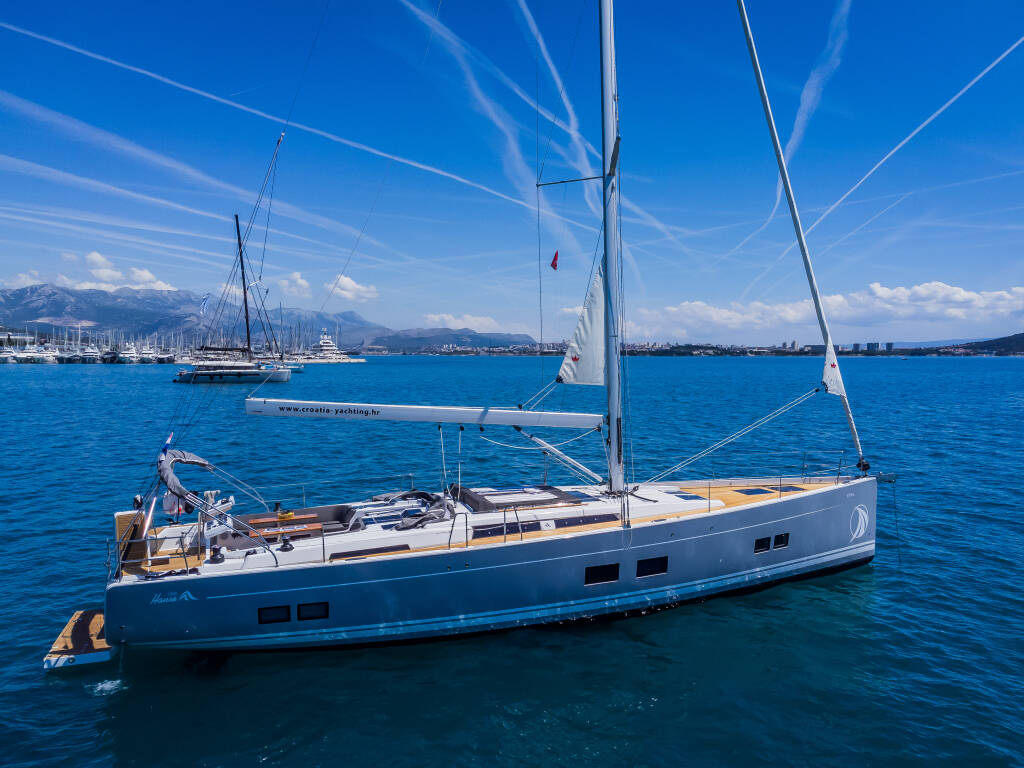 Sailing yacht Hanse 588 Eywa
