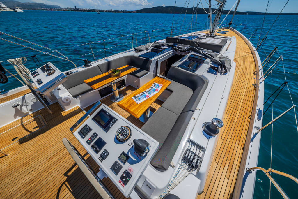 Sailing yacht Hanse 588 Eywa