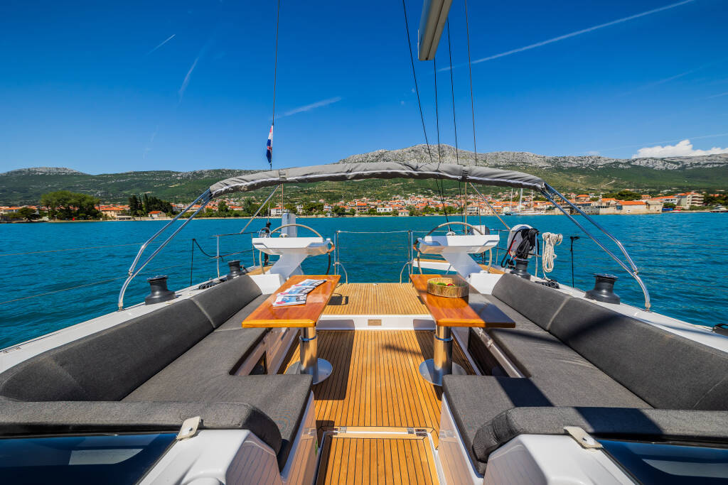 Sailing yacht Hanse 588 Eywa