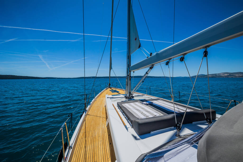Sailing yacht Hanse 588 Eywa