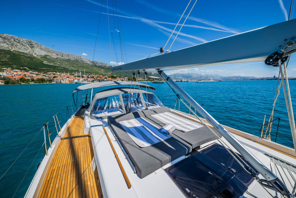 Sailing yacht Hanse 588 Eywa