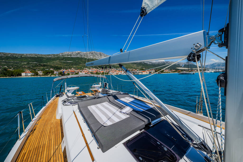 Sailing yacht Hanse 588 Eywa