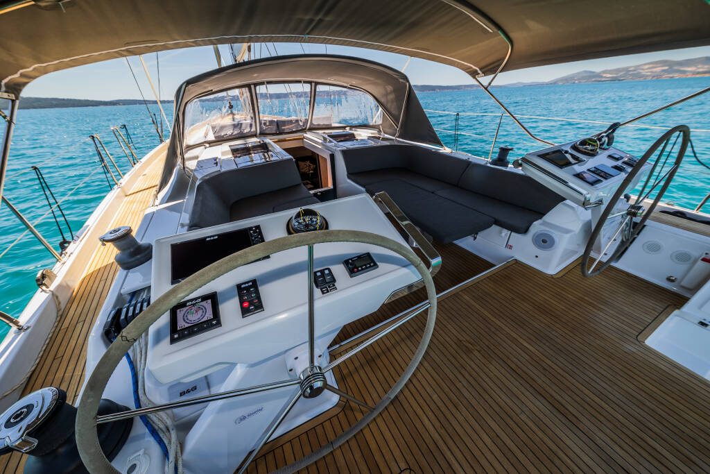 Sailing yacht Hanse 588 Eywa