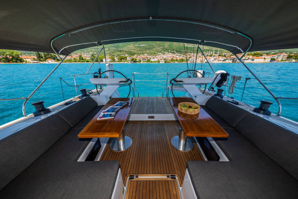 Sailing yacht Hanse 588 Eywa