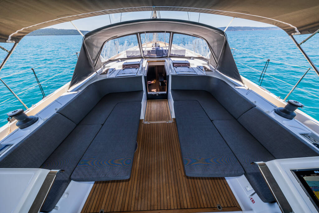 Sailing yacht Hanse 588 Eywa