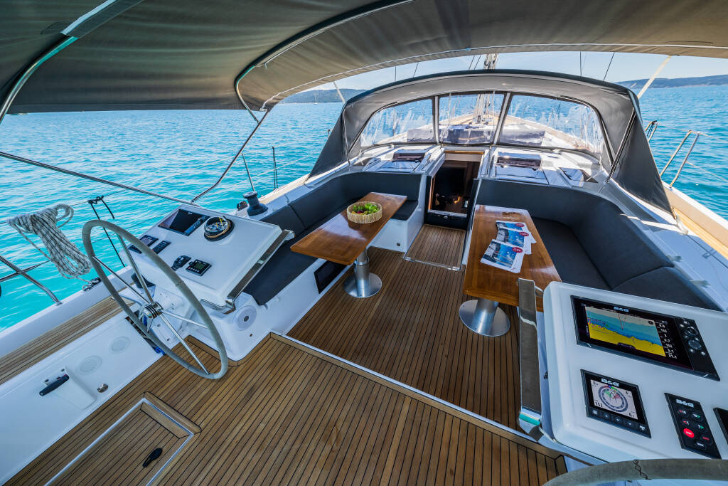 Sailing yacht Hanse 588 Eywa