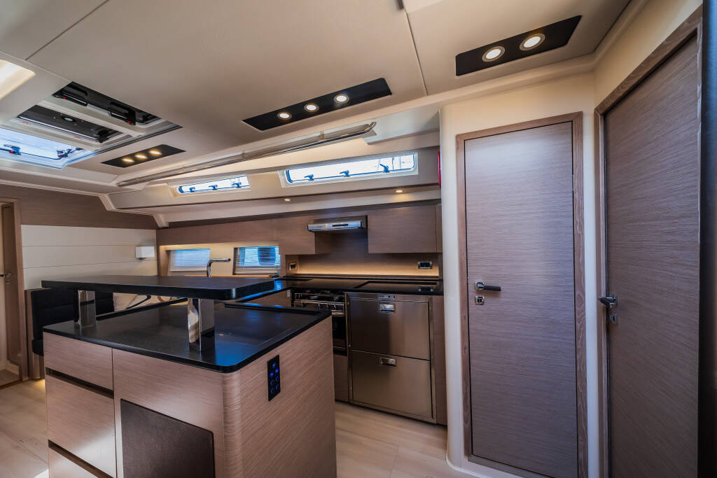 Sailing yacht Hanse 588 Eywa