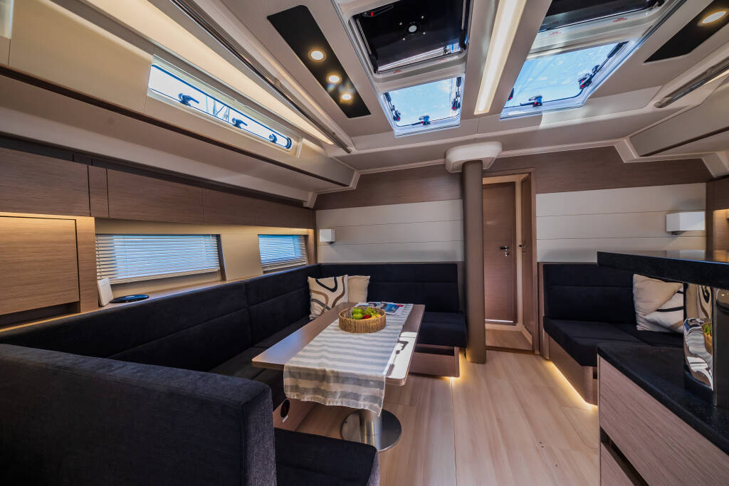 Sailing yacht Hanse 588 Eywa